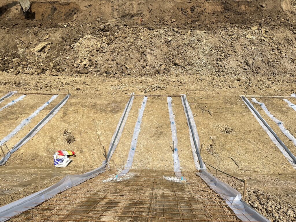 ม้วนพลาสติกปูพื้นสำหรับงานก่อสร้างเขื่อน